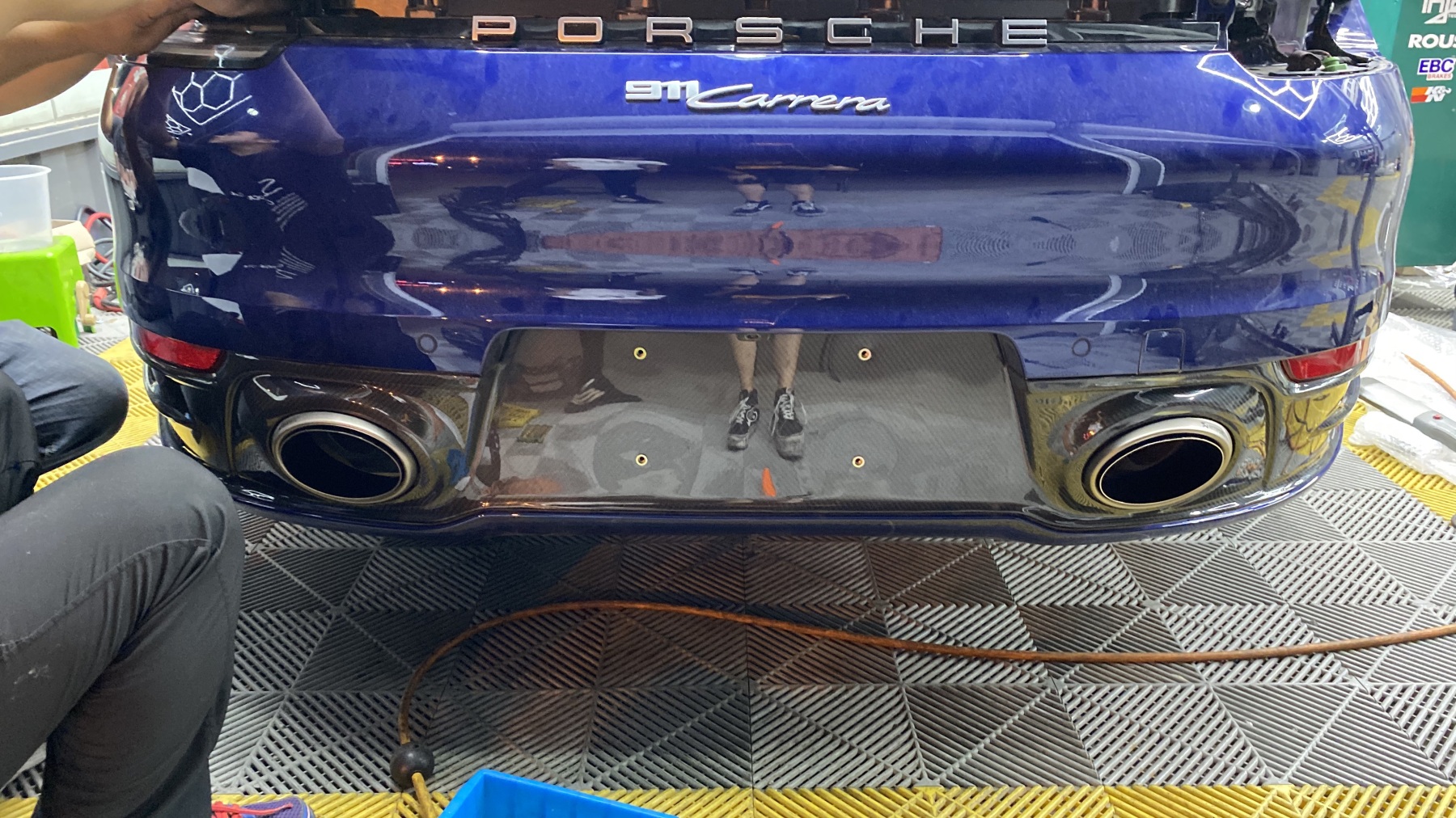 Porsche 911 992 SD Style Dry Carbon Rear Lip - styling view
