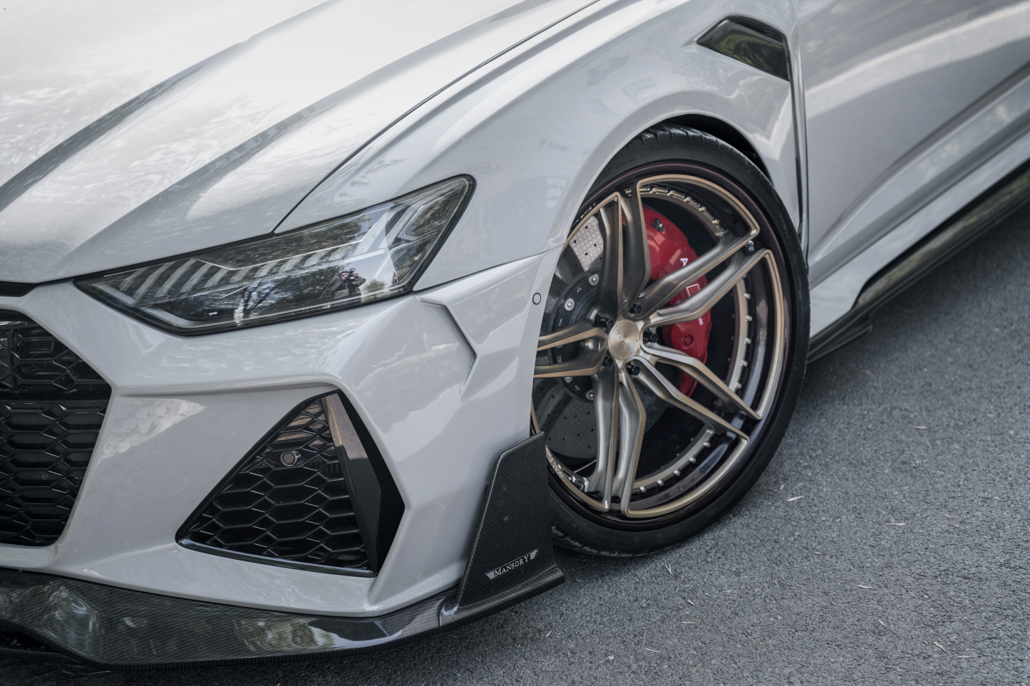 Octopus & Ocean Design Custom Carbon Fiber Wheels - styling view