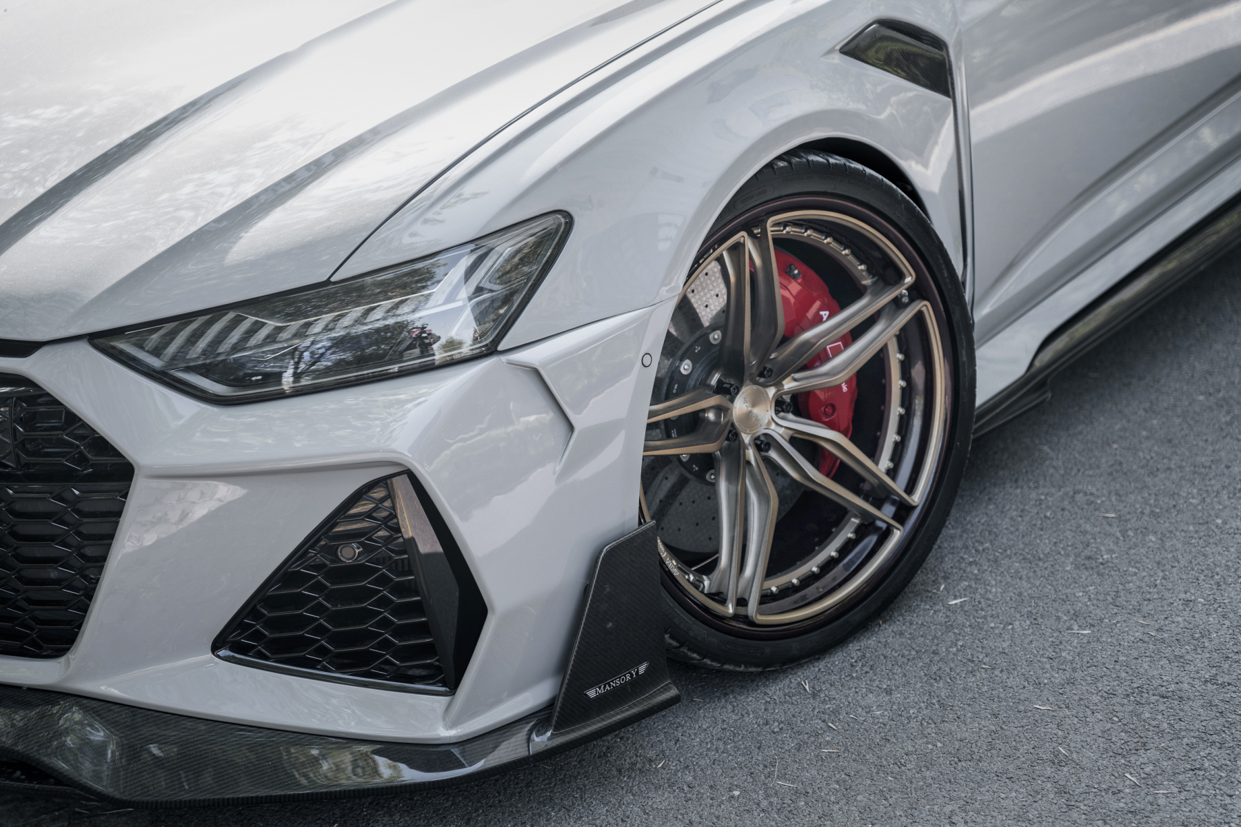 Octopus & Ocean Design Custom Carbon Fiber Wheels - styling view