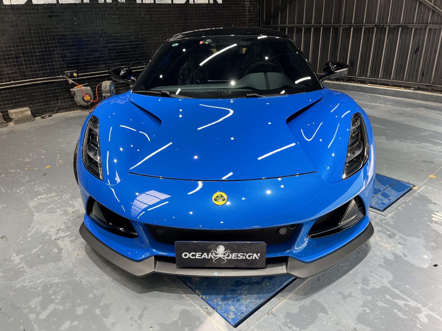 Lotus Emira Ocean Design Style Dry Carbon Parts - styling view