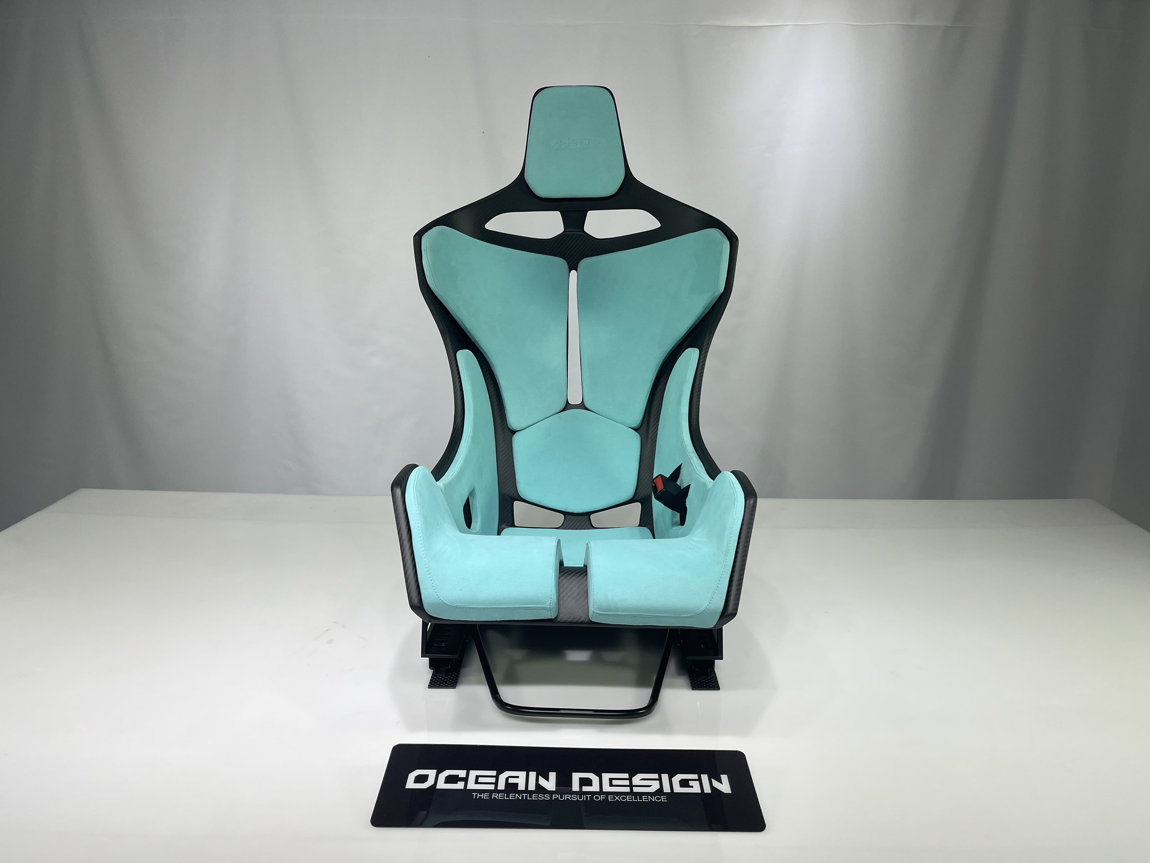 McLaren Senna Style Dry Carbon Bucket Seat - styling view