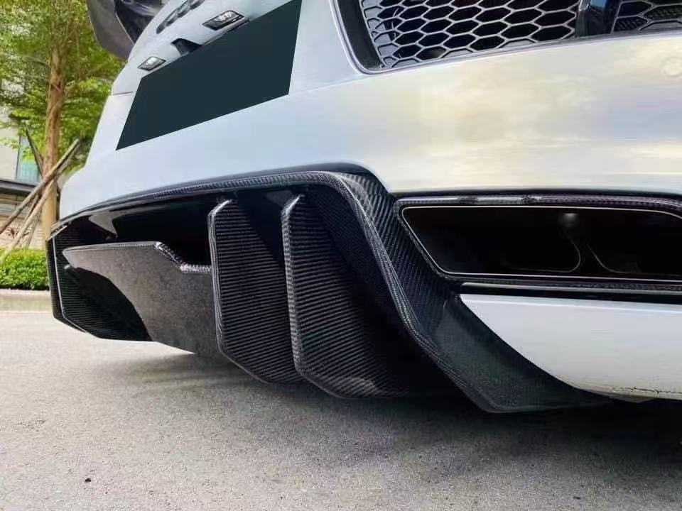 Audi R8 V Style Dry Carbon Parts - styling view