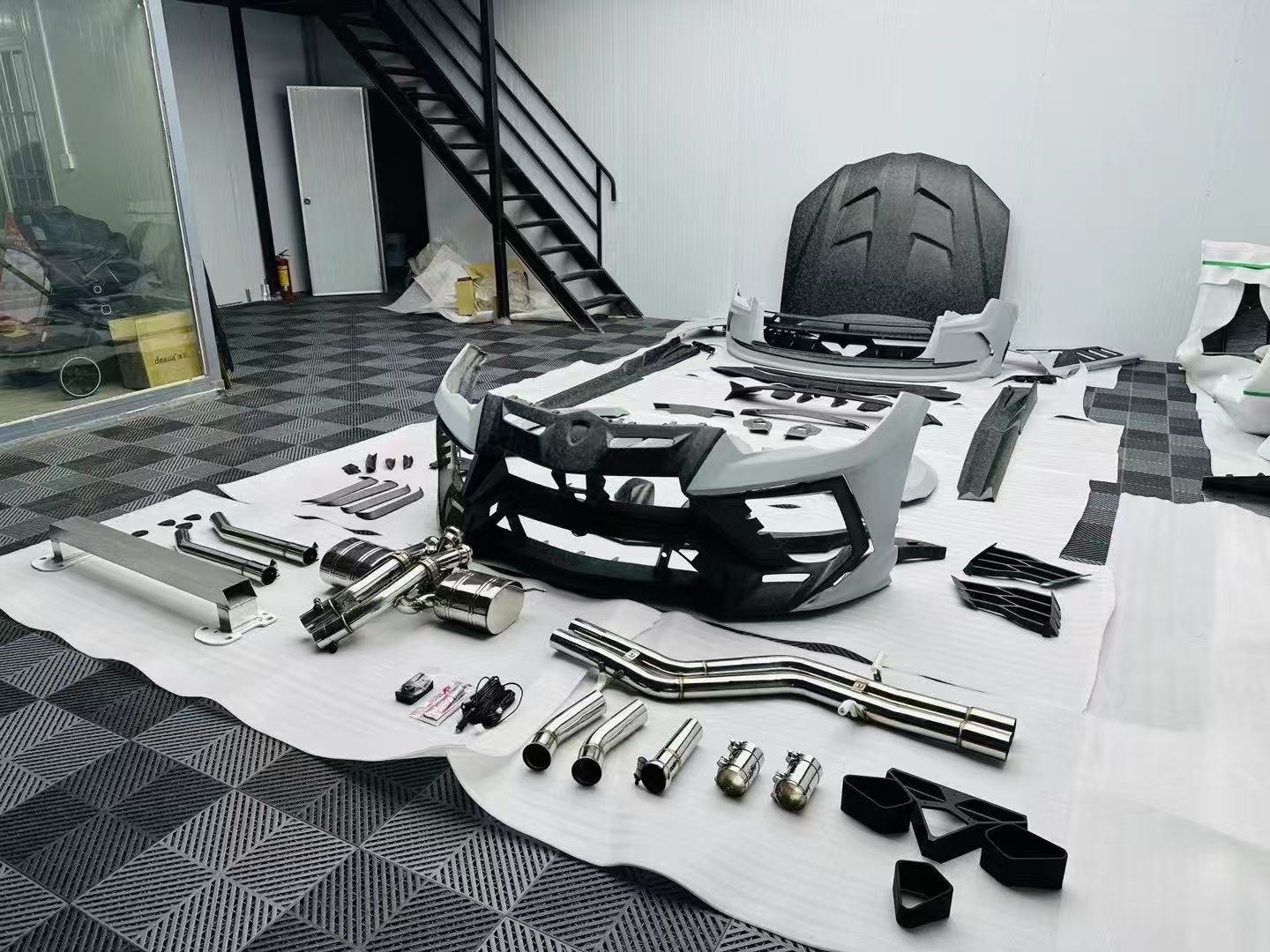 Lamborghini Urus MSY Generation 2 Style Dry Carbon Body Kit - styling reference for Generation 2 - Dry Carbon