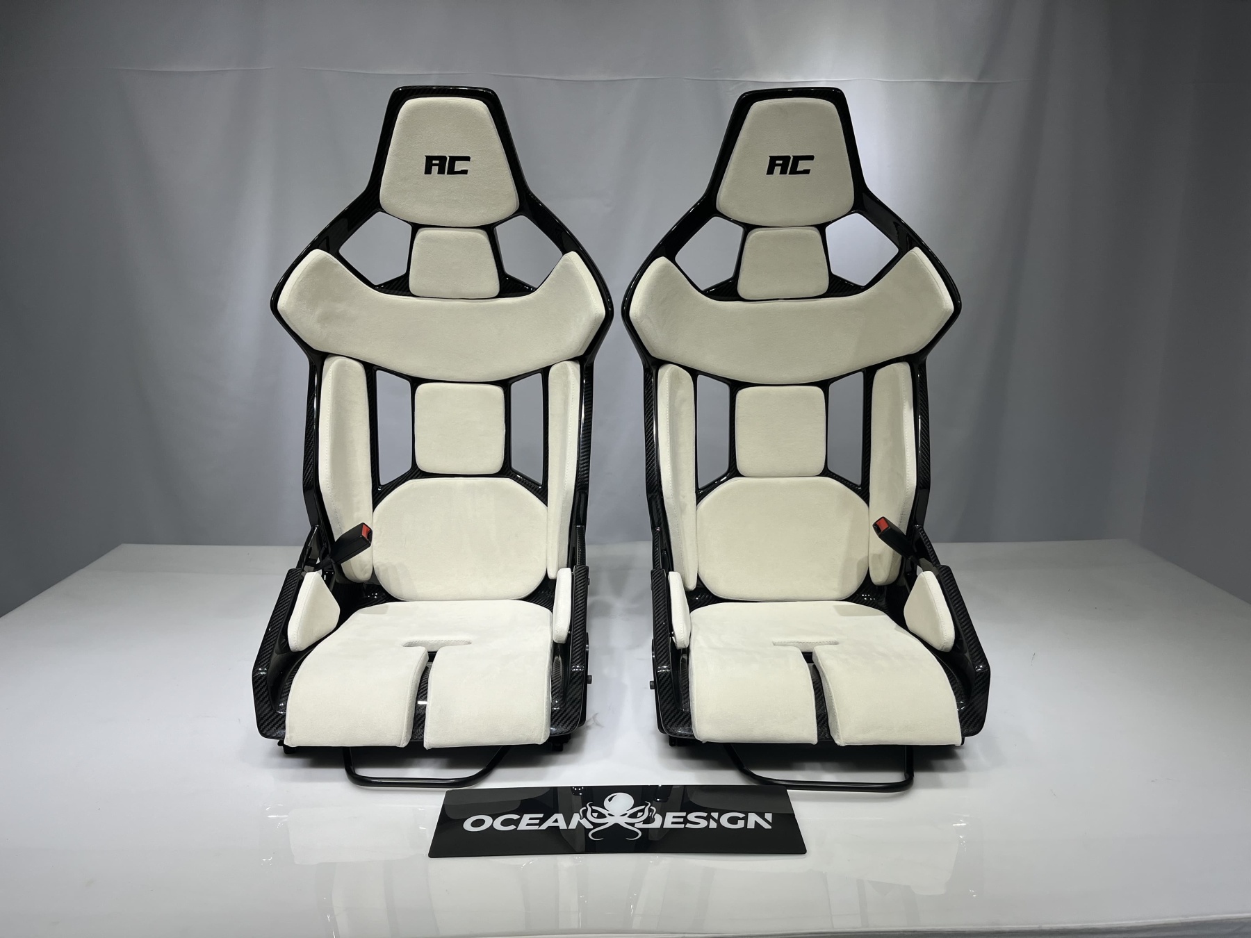 Porsche GW Style Dry Carbon Bucket Seat - styling view