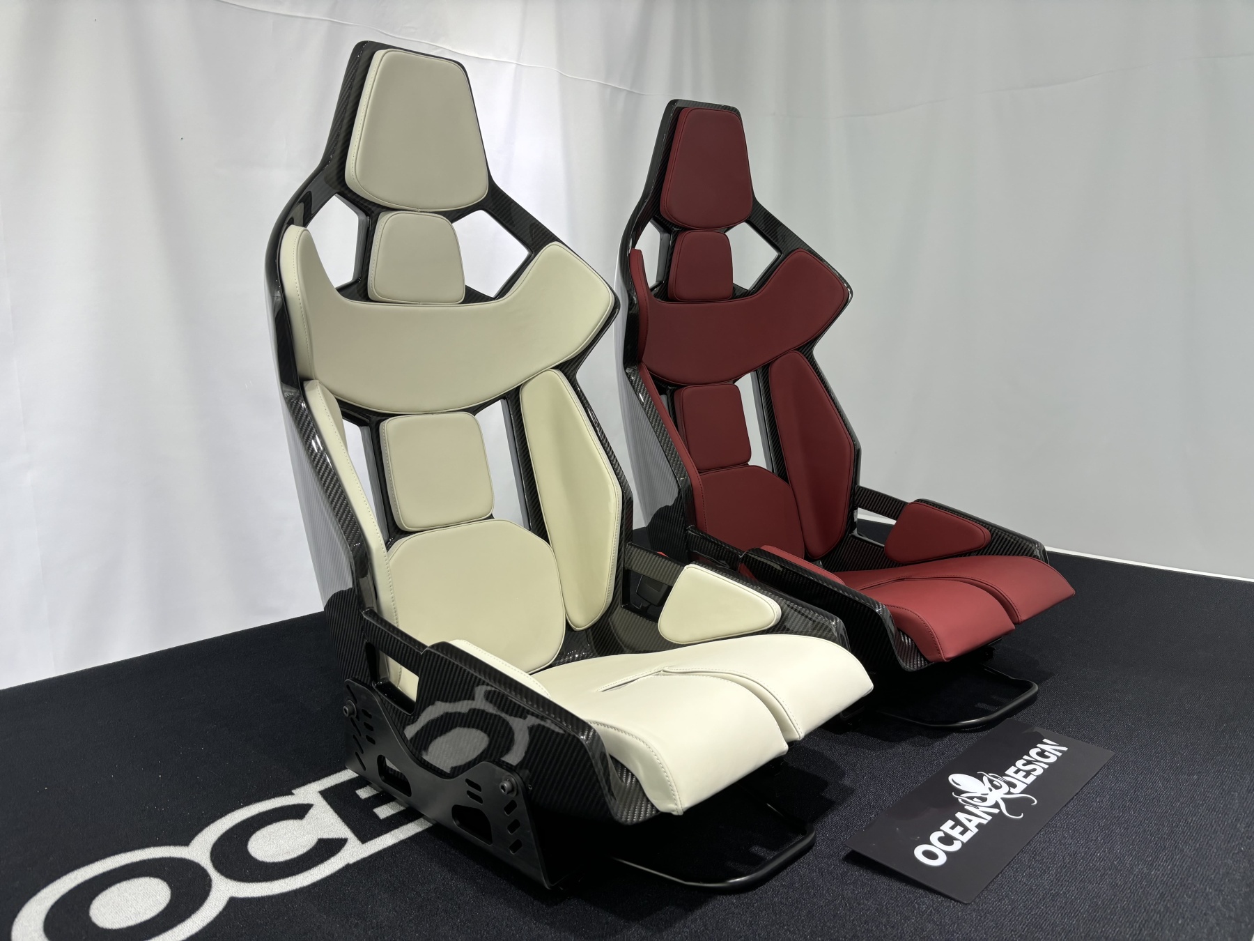 Porsche GW Style Dry Carbon Bucket Seat - styling view