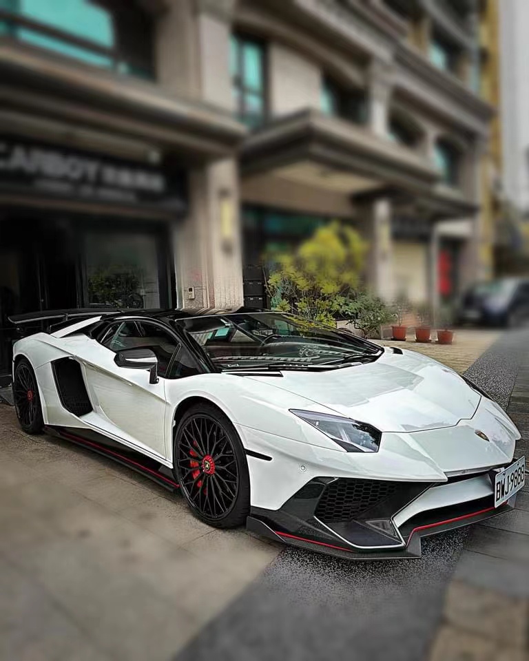Lamborghini LP700 / LP720 / LP750 LB Style Carbon Fiber Parts - styling view