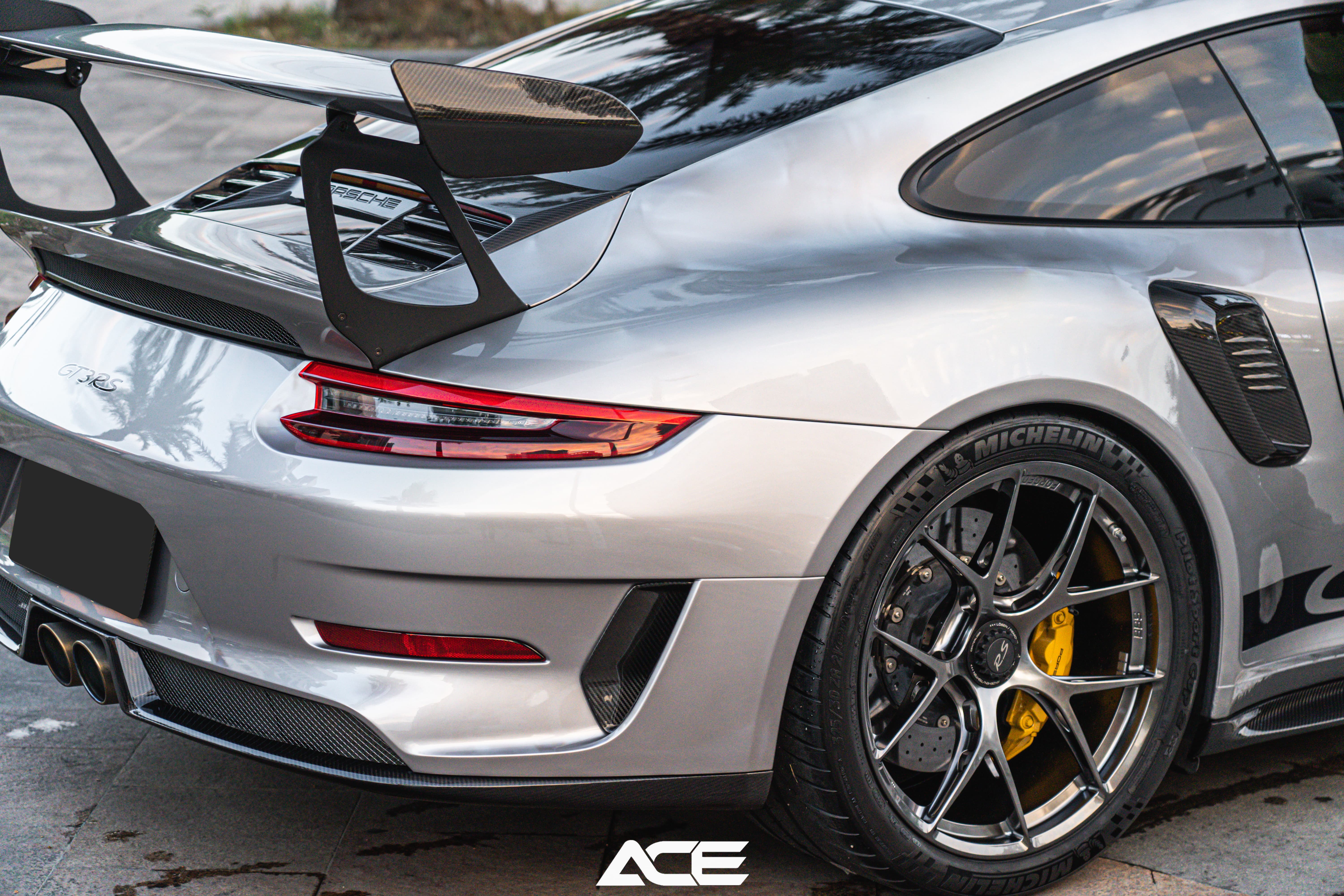 Porsche 991 GT3 RS OEM Style Dry Carbon Parts - styling view