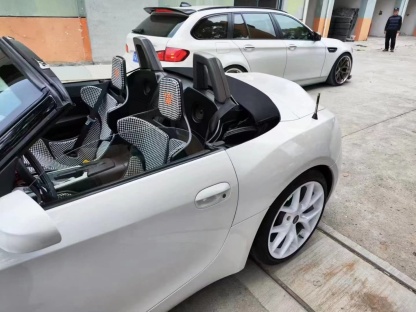 McLaren Senna Style Dry Carbon Bucket Seat - styling view
