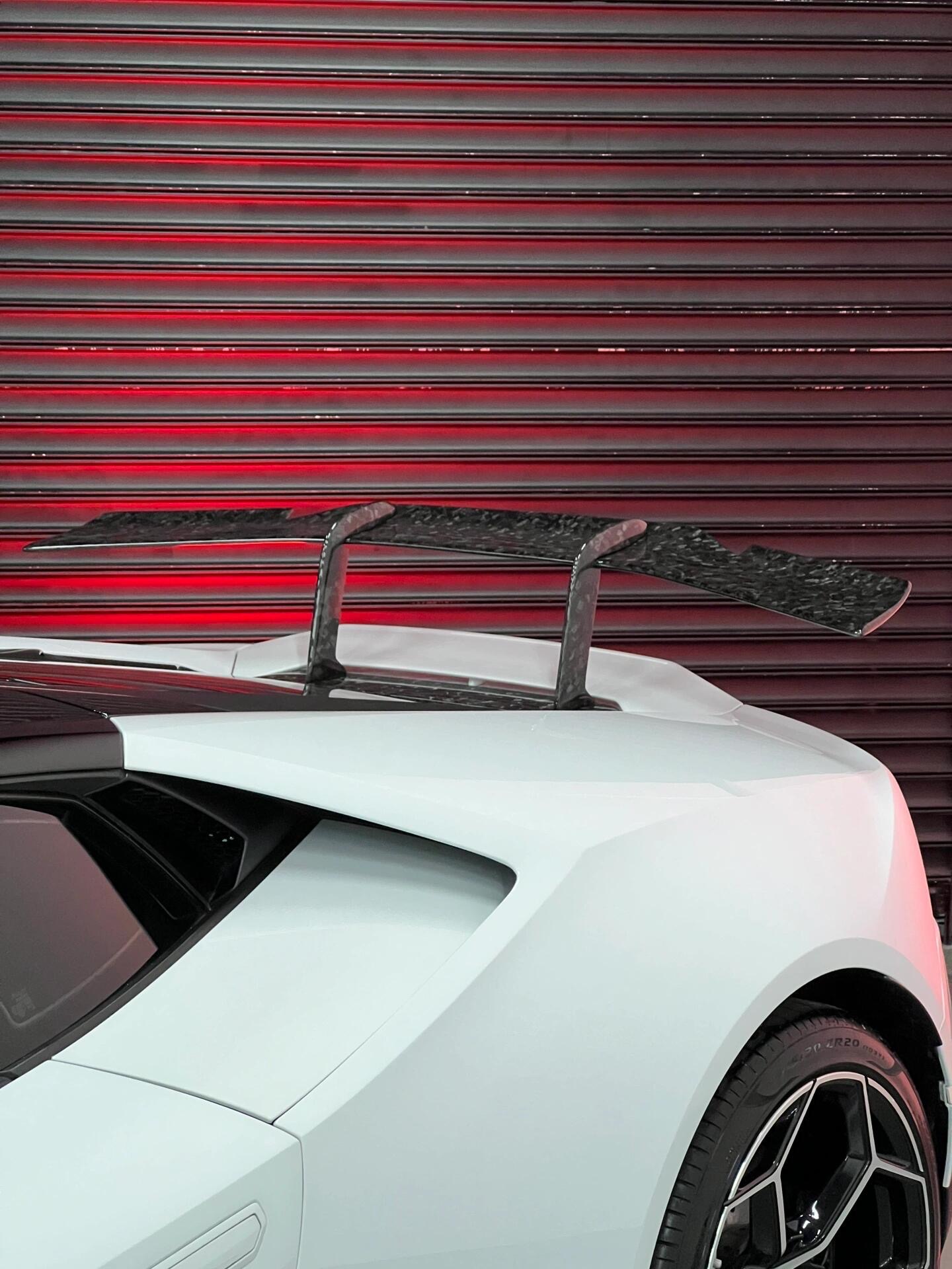 Lamborghini Huracan EVO RWD N Style Dry Carbon Parts - styling view