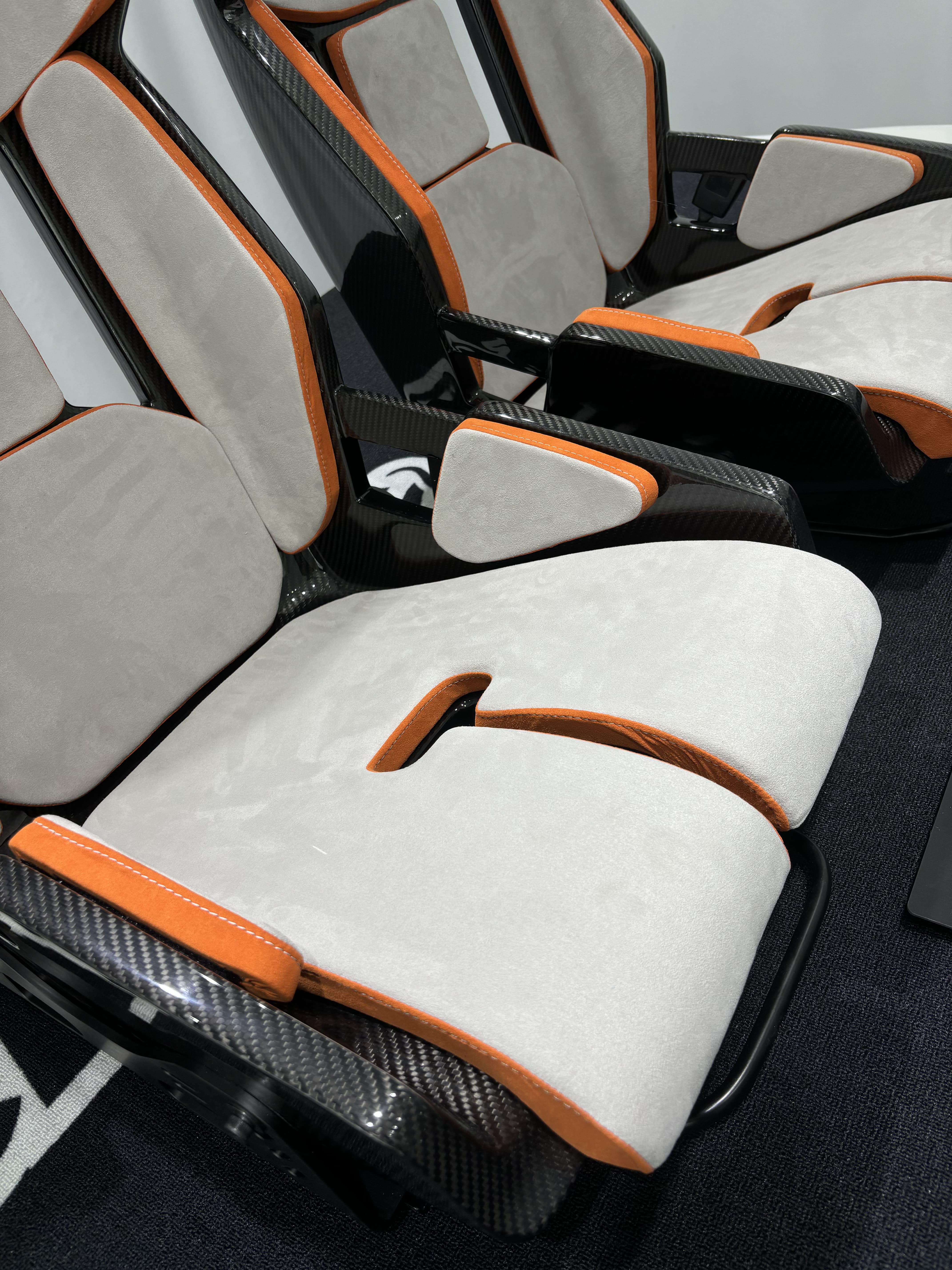 Porsche GW Style Dry Carbon Bucket Seat - styling view