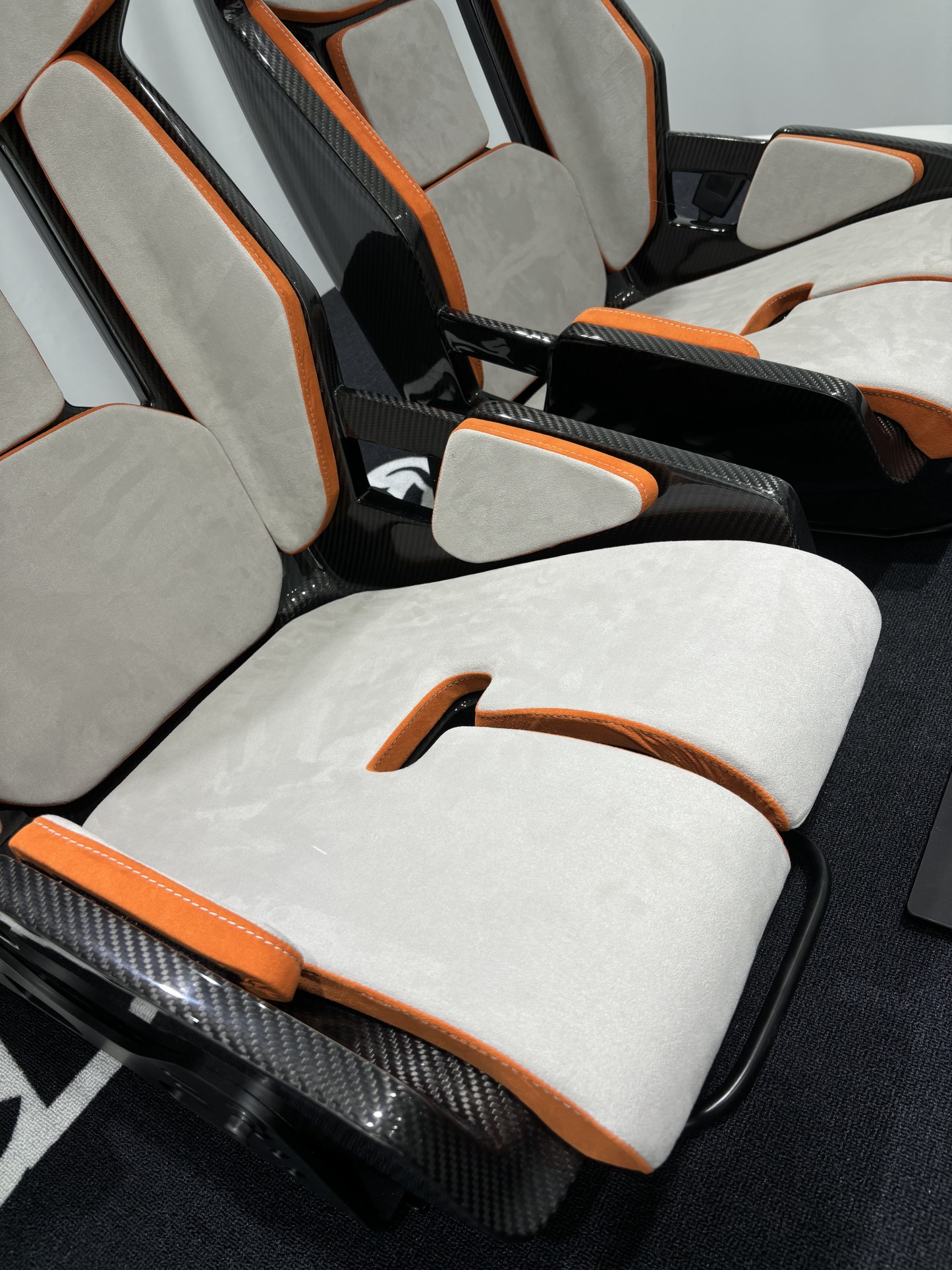 Porsche GW Style Dry Carbon Bucket Seat - styling view