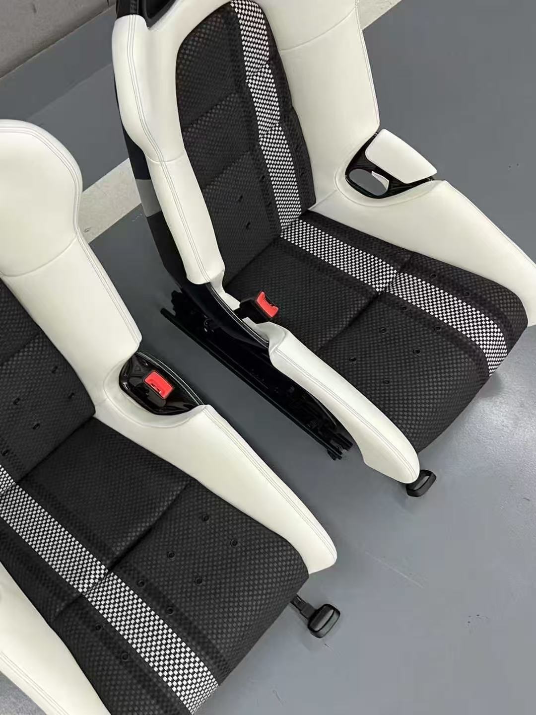 Porsche GT3 RS Style Dry Carbon Bucket Seat - styling view