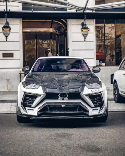 Lamborghini Urus MSY Generation 1 Style Dry Carbon Body Kit - styling view