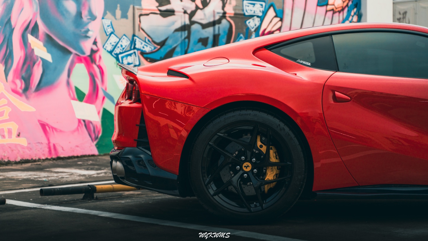 Ferrari 812 MSY Style Dry Carbon Parts - styling view