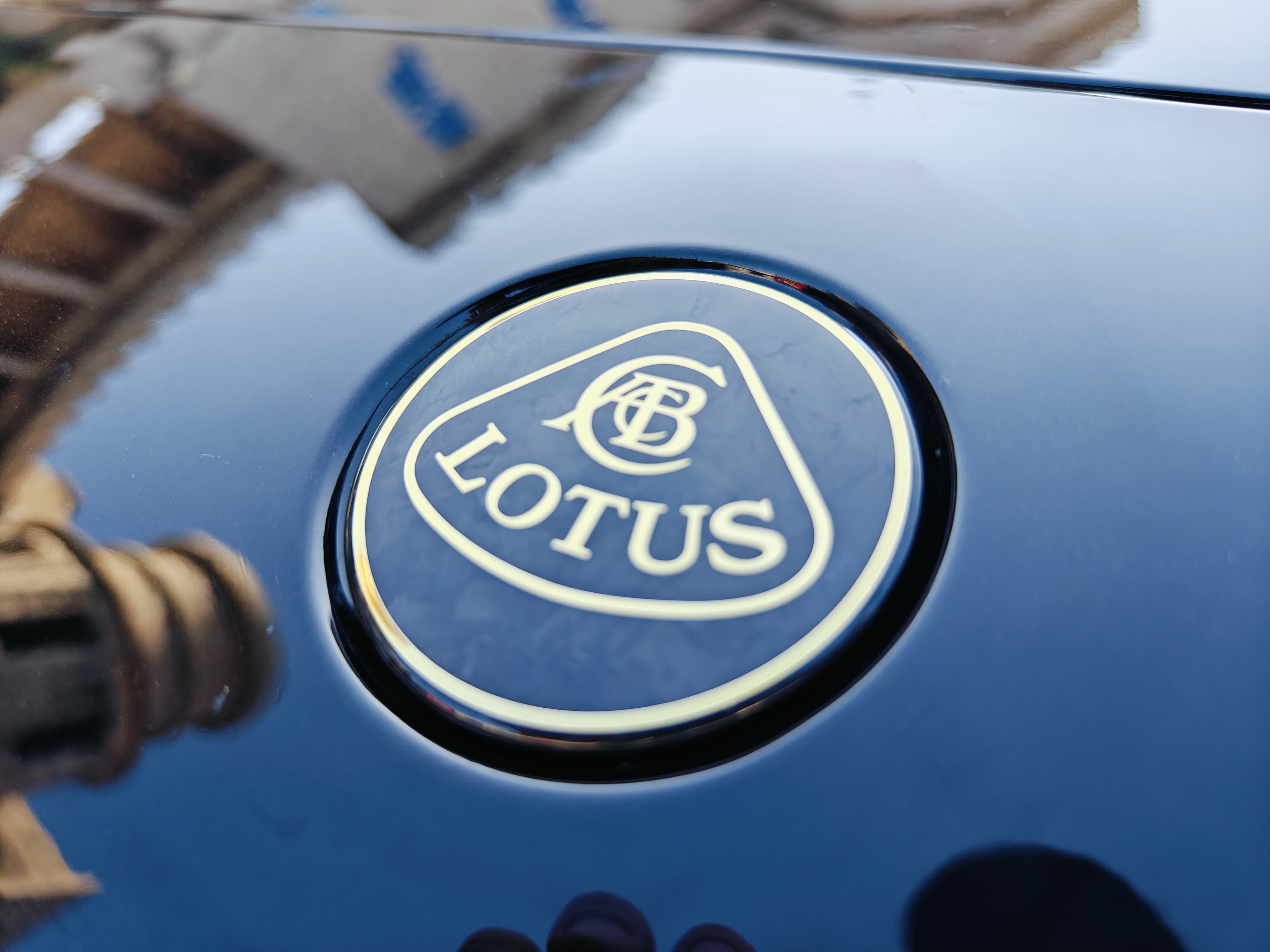 Lotus Emira/Eletre/Emeya Marble-Pattern Dry Carbon Badges - styling view