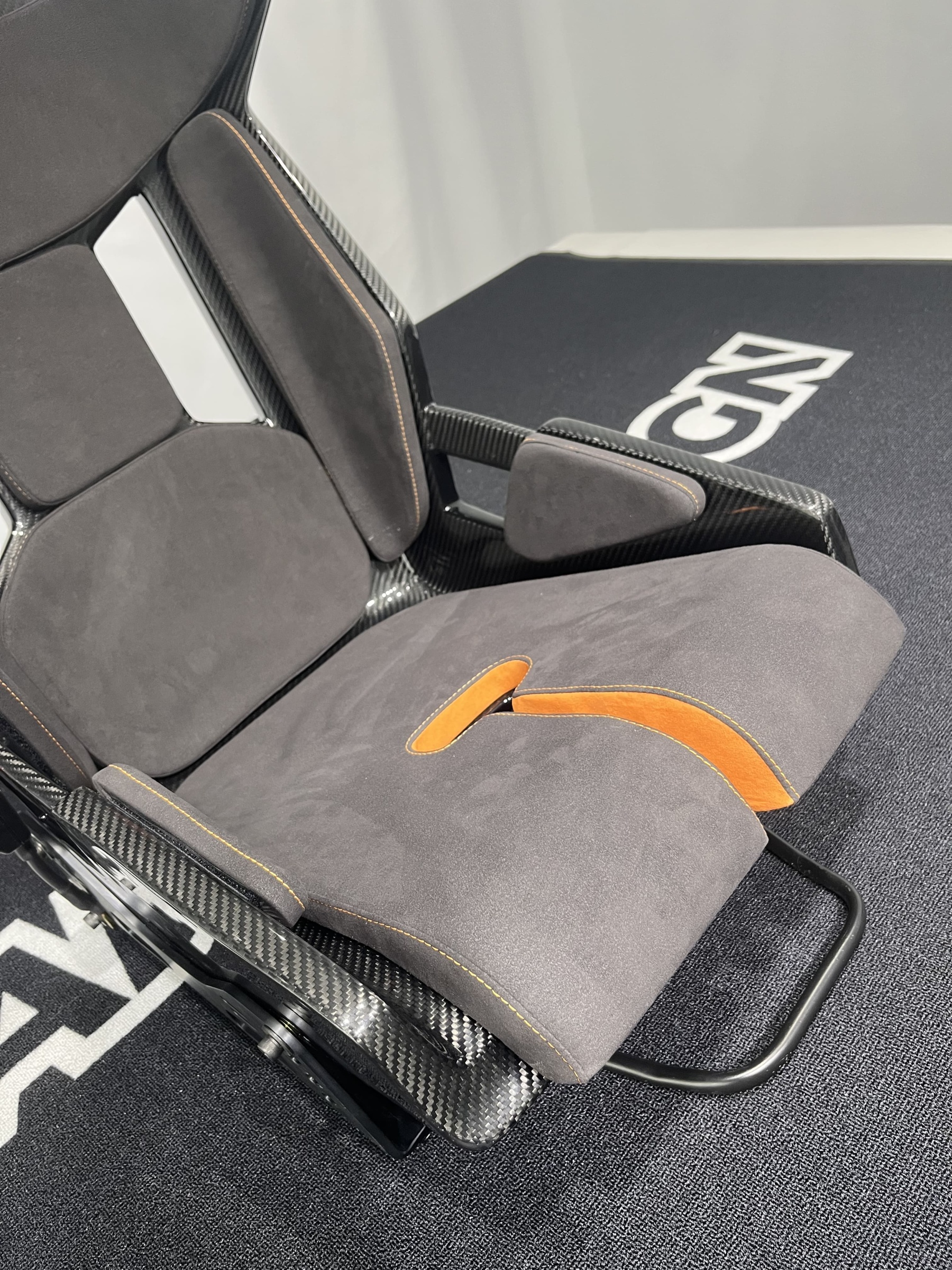 Porsche GW Style Dry Carbon Bucket Seat - styling view