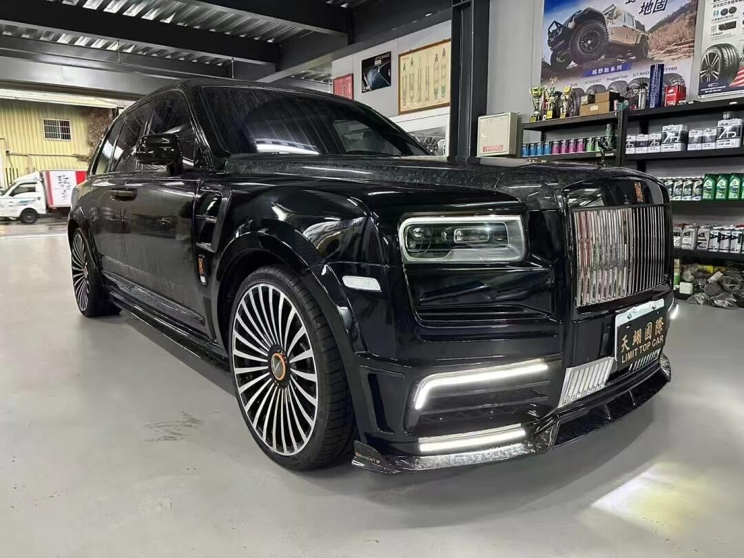 Rolls-Royce Cullinan MSY Generation 2 Style Dry Carbon Body Kit - styling view