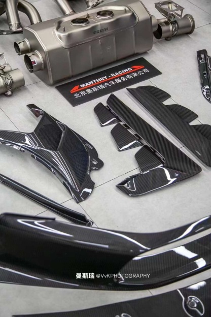 Porsche 992 GT3 RS OEM Style Dry Carbon Parts - styling view