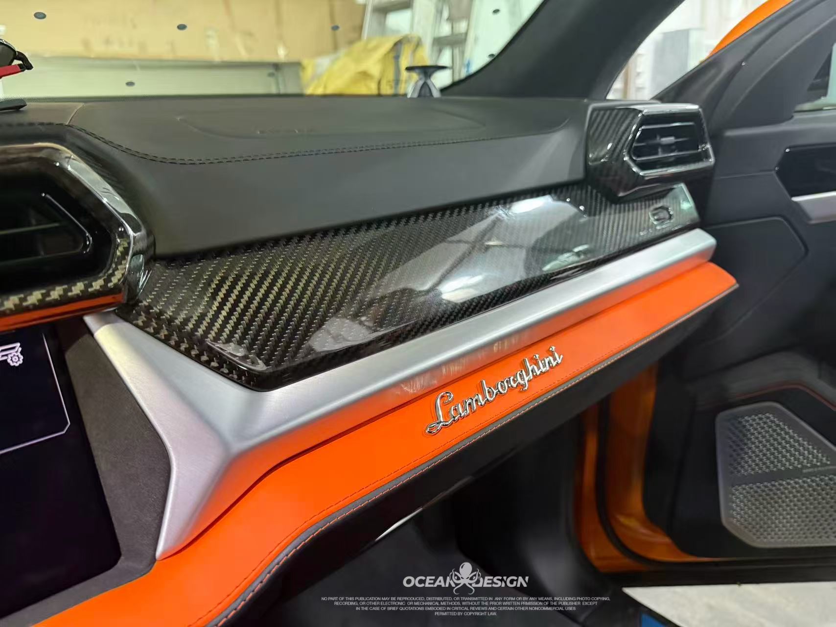 Lamborghini Urus SE Dry Carbon Interior Overlays - styling view