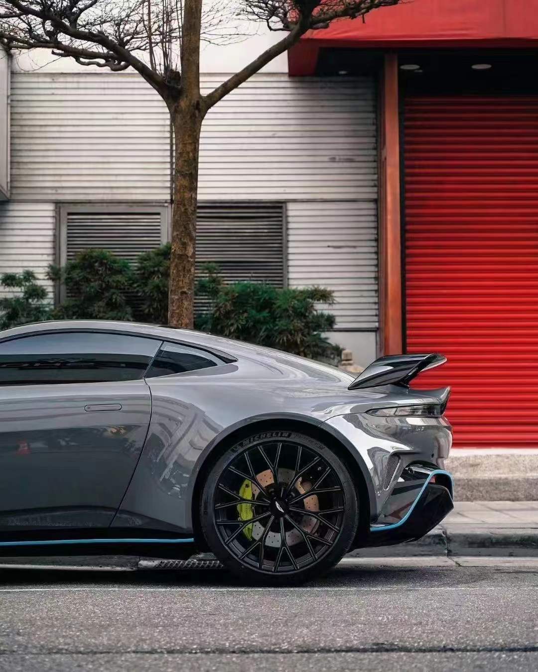 Aston Martin Vantage V12 Style Conversion Parts - styling view