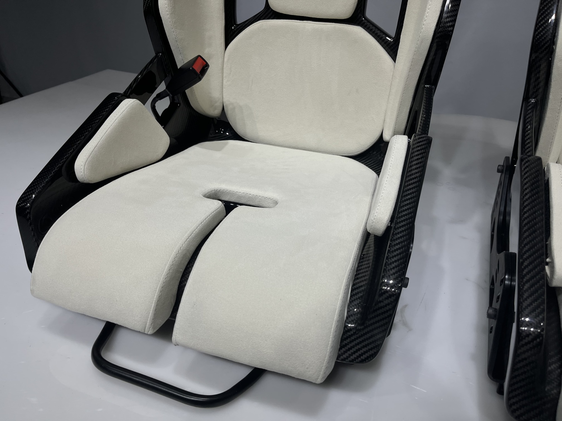 Porsche GW Style Dry Carbon Bucket Seat - styling view