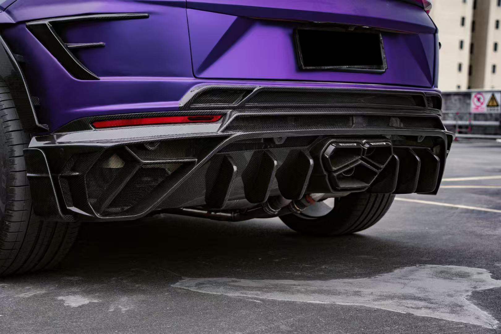 Lamborghini Urus MSY Gen 3 Style Dry Carbon Body Kit - styling view