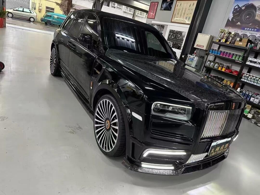 Rolls-Royce Cullinan MSY Generation 2 Style Dry Carbon Body Kit - styling view