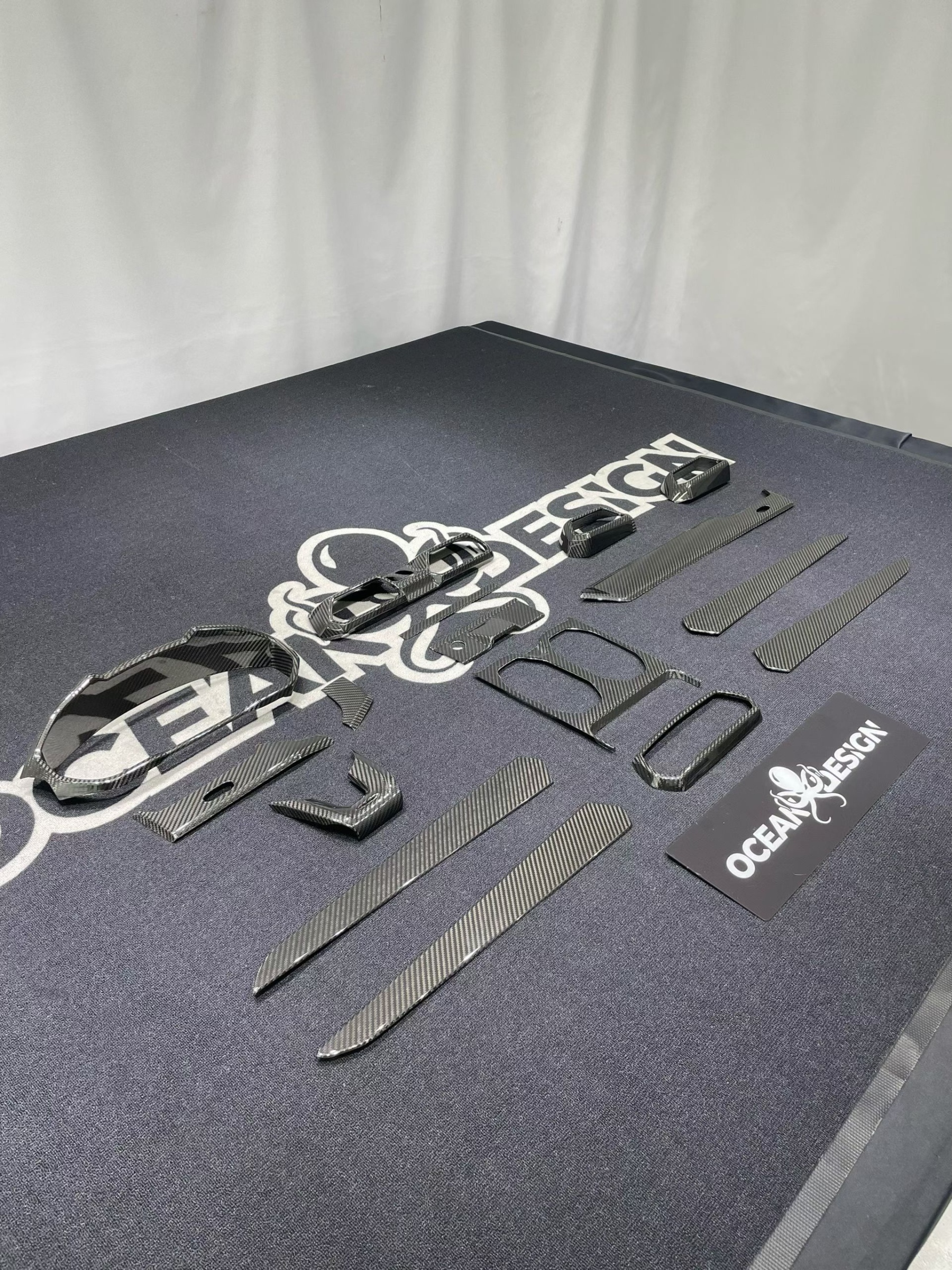Lamborghini Urus SE Dry Carbon Interior Overlays - styling reference for Interior Overlays