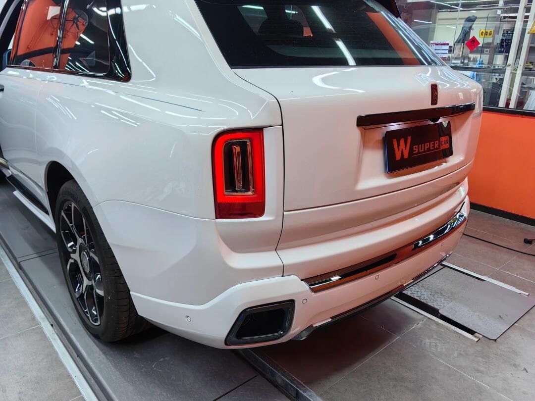 Rolls-Royce Cullinan 2025 Style Conversion Kit - styling view
