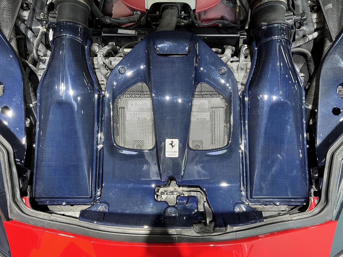 2018- Up Ferrari 812 Superfast & GTS Engine Bay Panels Dry Carbon Fiber MSY Series Bodykit