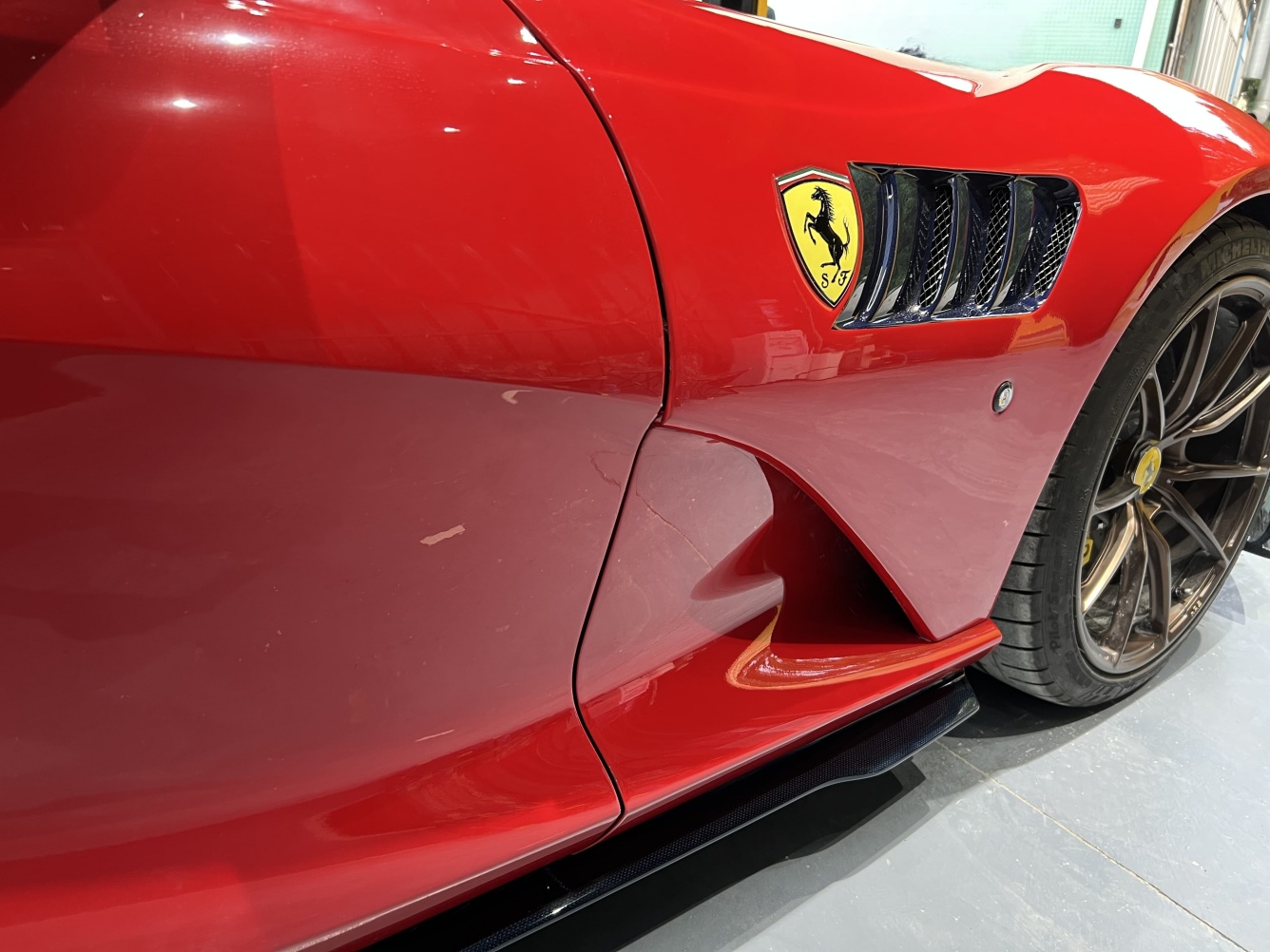 2018- Up Ferrari 812 Superfast & GTS Fender Dry Carbon Fiber MSY Series Bodykit