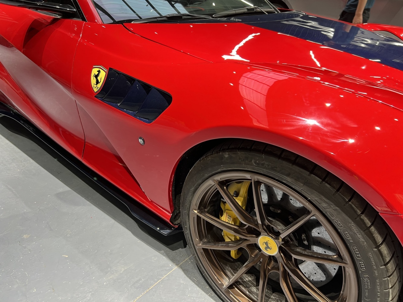 2018- Up Ferrari 812 Superfast & GTS Fender Dry Carbon Fiber MSY Series Bodykit