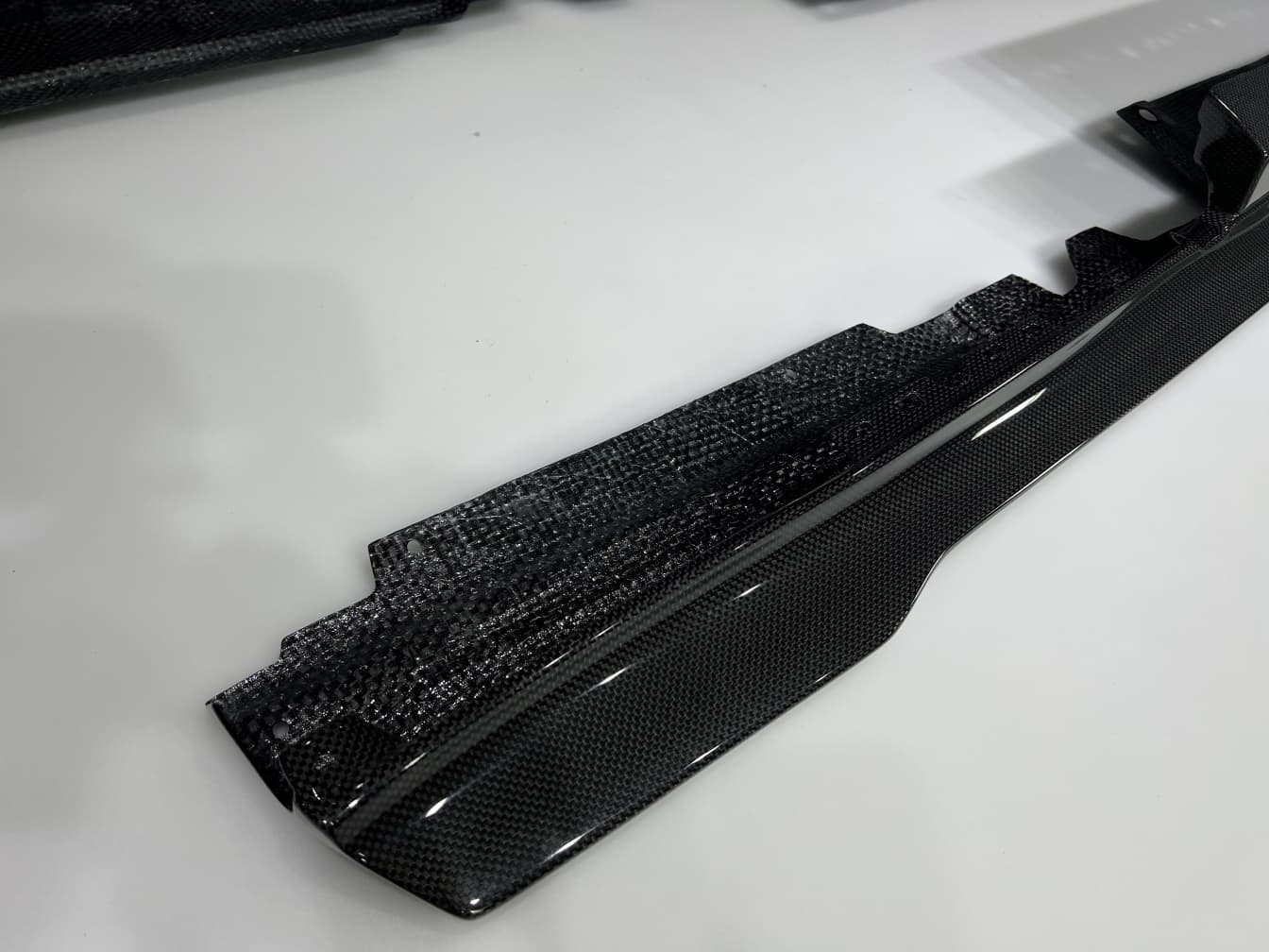 2018- Up Ferrari 812 Superfast & GTS Side Skirts Dry Carbon Fiber MSY Series Bodykit