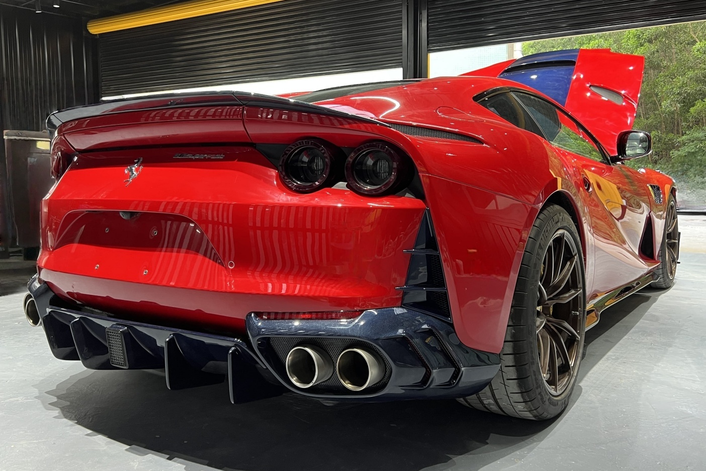 2018- Up Ferrari 812 Superfast & GTS Rear Diffuser Dry Carbon Fiber MSY Series Bodykit