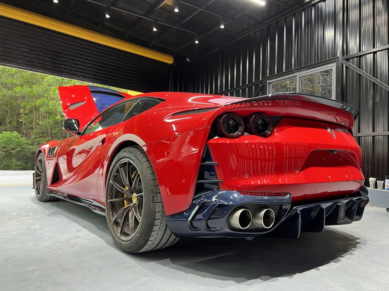 2018- Up Ferrari 812 Superfast & GTS Rear Diffuser Dry Carbon Fiber MSY Series Bodykit