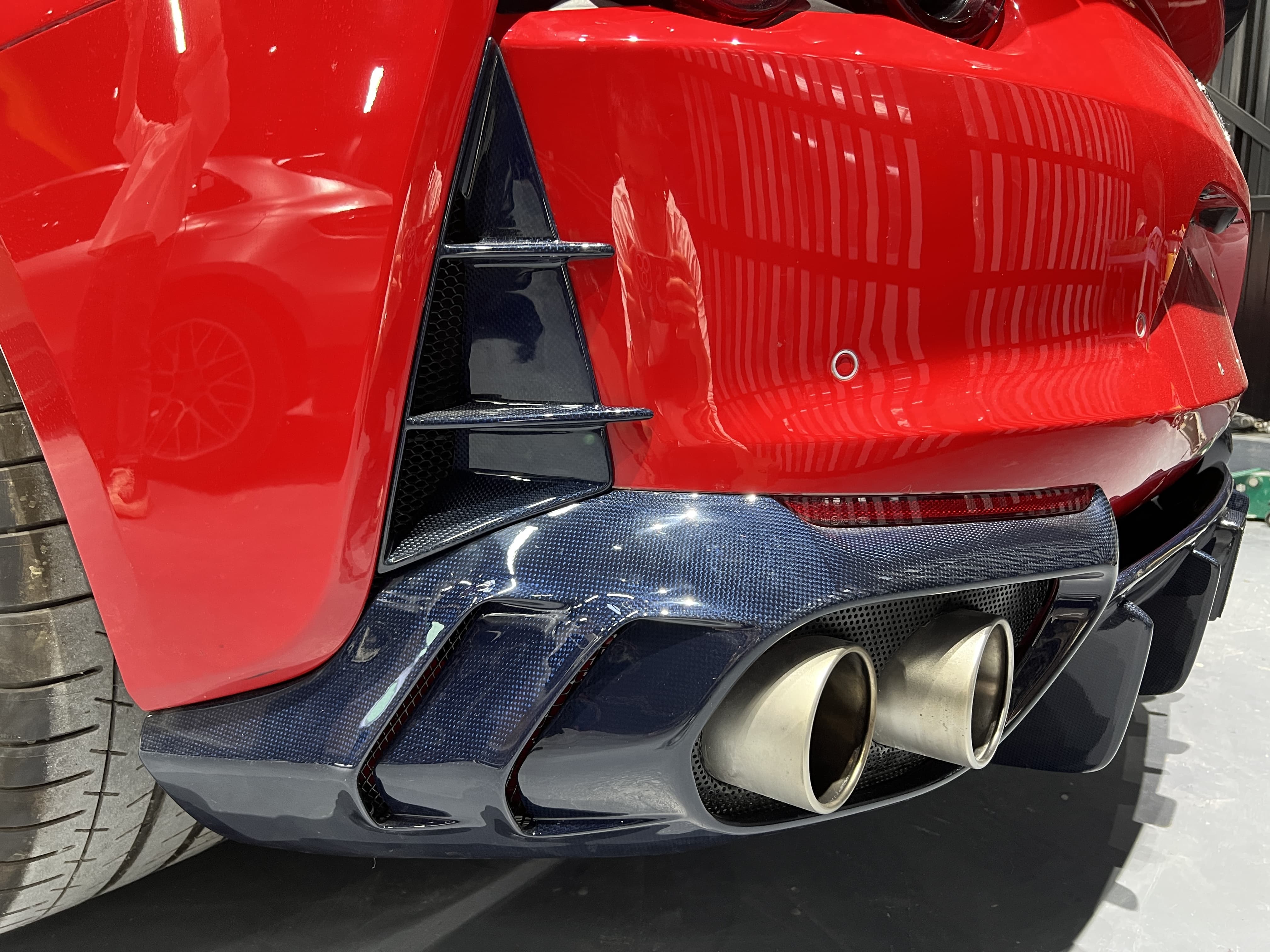 2018- Up Ferrari 812 Superfast & GTS Rear Diffuser Dry Carbon Fiber MSY Series Bodykit