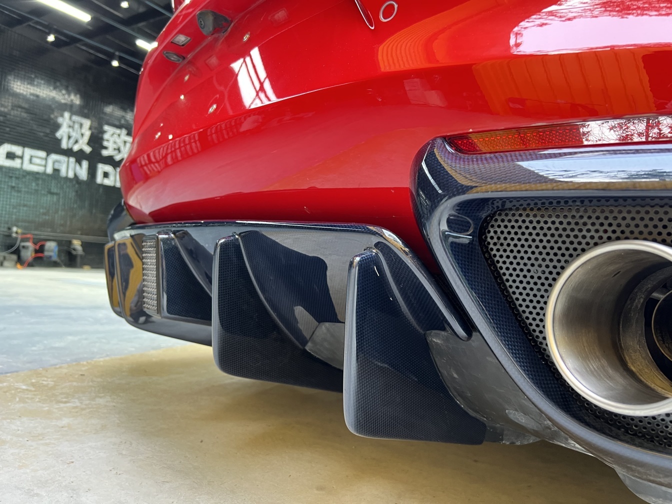 2018- Up Ferrari 812 Superfast & GTS Rear Diffuser Dry Carbon Fiber MSY Series Bodykit