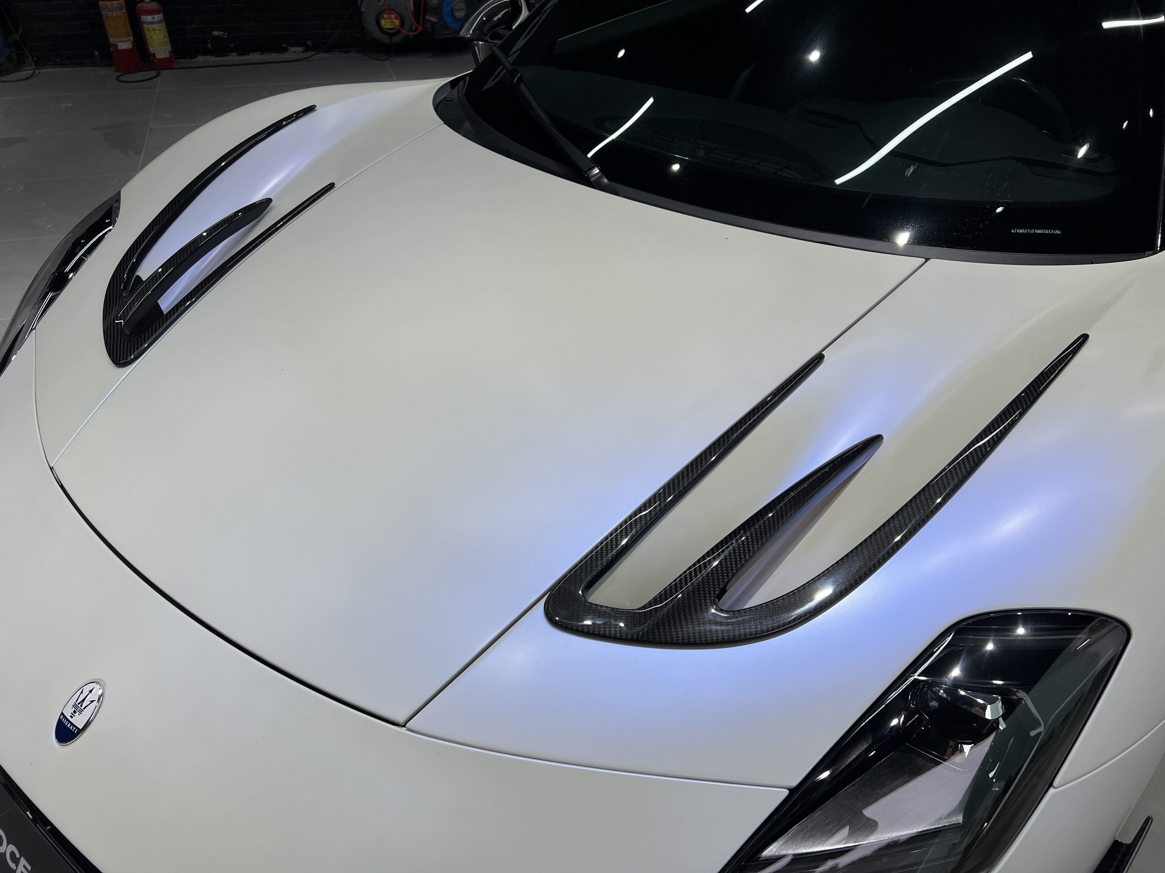 Maserati MC20 2020-2025 Dry Carbon Fiber Hood Trident Inserts SD Series Bodykit