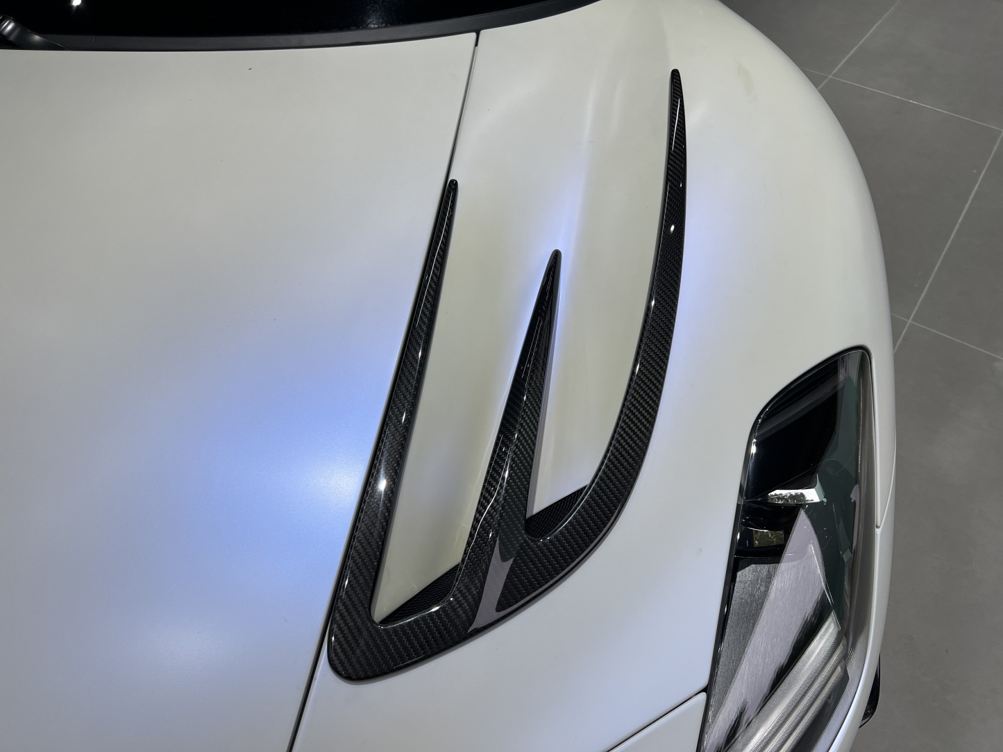 Maserati MC20 2020-2025 Dry Carbon Fiber Hood Trident Inserts SD Series Bodykit