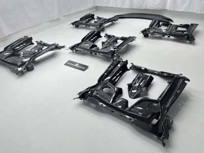 Maserati MC20 2020-2025 Engine Bay Dry Carbon Fiber OEM Series Bodykit