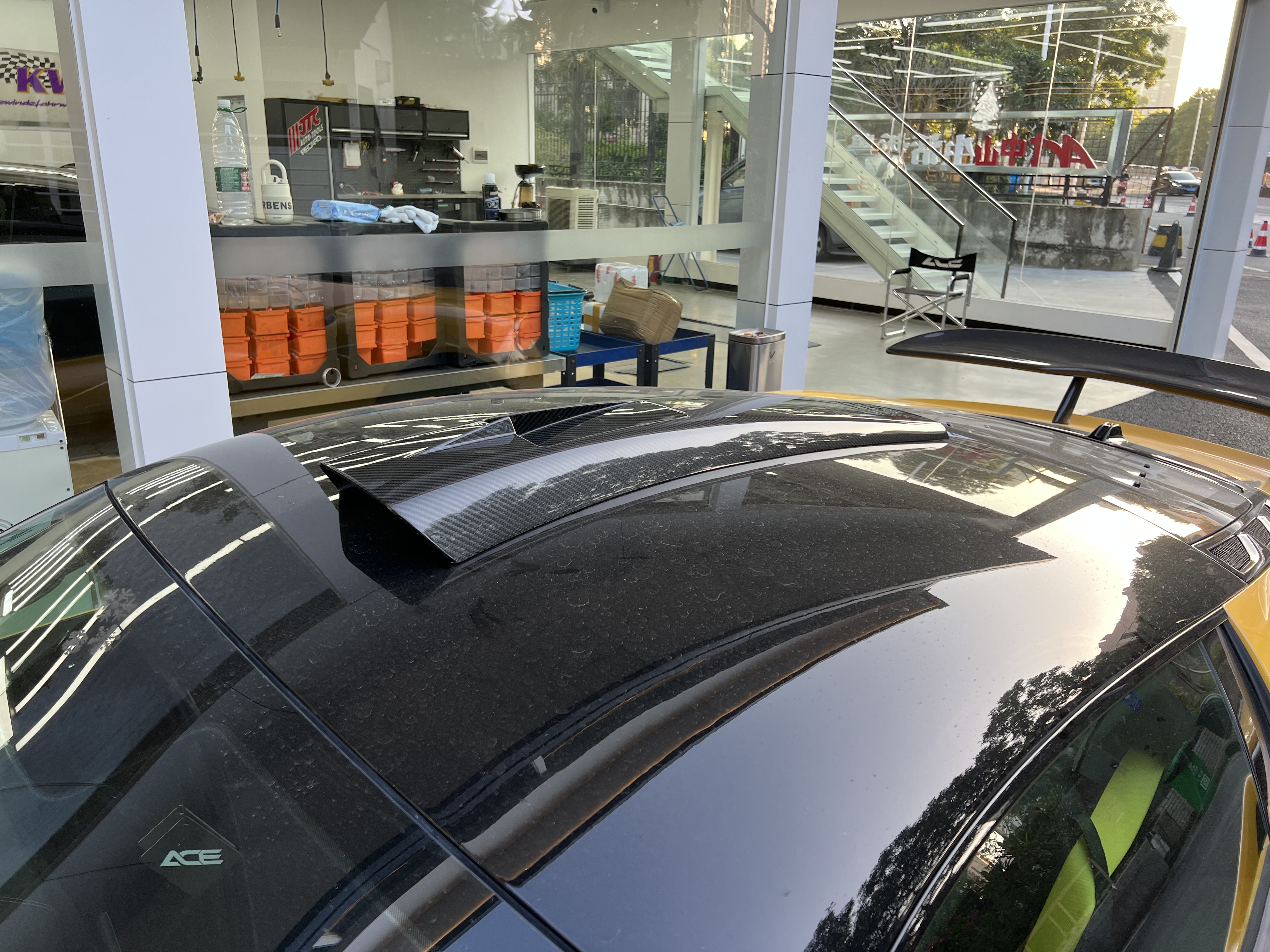 Maserati MC20 2020-2025 Dry Carbon Fiber Roof Scoop SD Series Bodykit