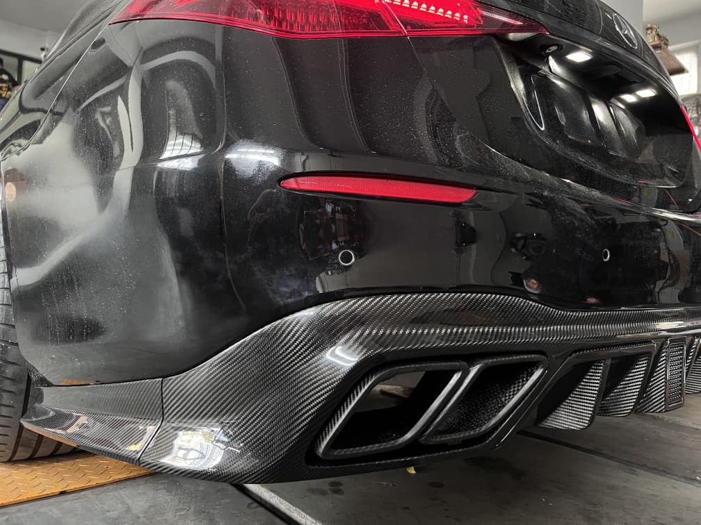 2021-UP Mercedes-Benz S-Class W223 4Matic Sedan MSY Rear Diffuser with LED Light And Exhaust tips Dry Carbon