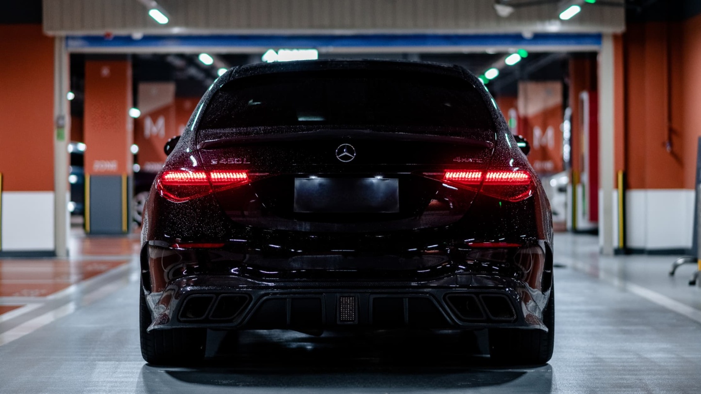 2021-UP Mercedes-Benz S-Class W223 4Matic Sedan MSY Rear Diffuser with LED Light And Exhaust tips Dry Carbon
