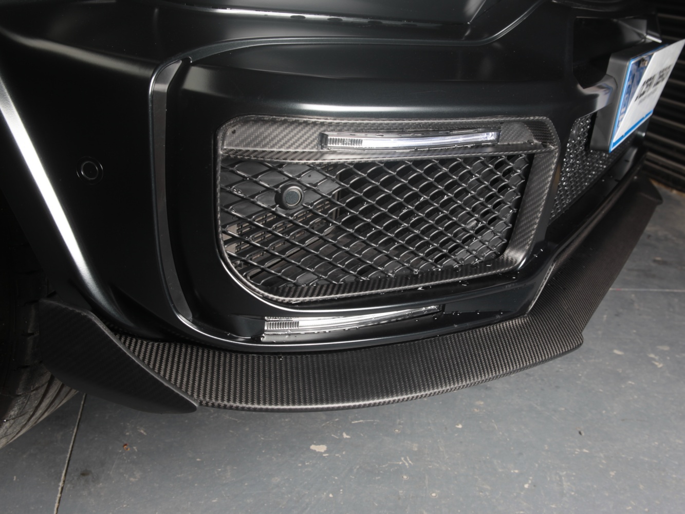 Mercedes-Benz W464 G-Class G900 DRL Frame with LED Light Dry Carbon Fiber