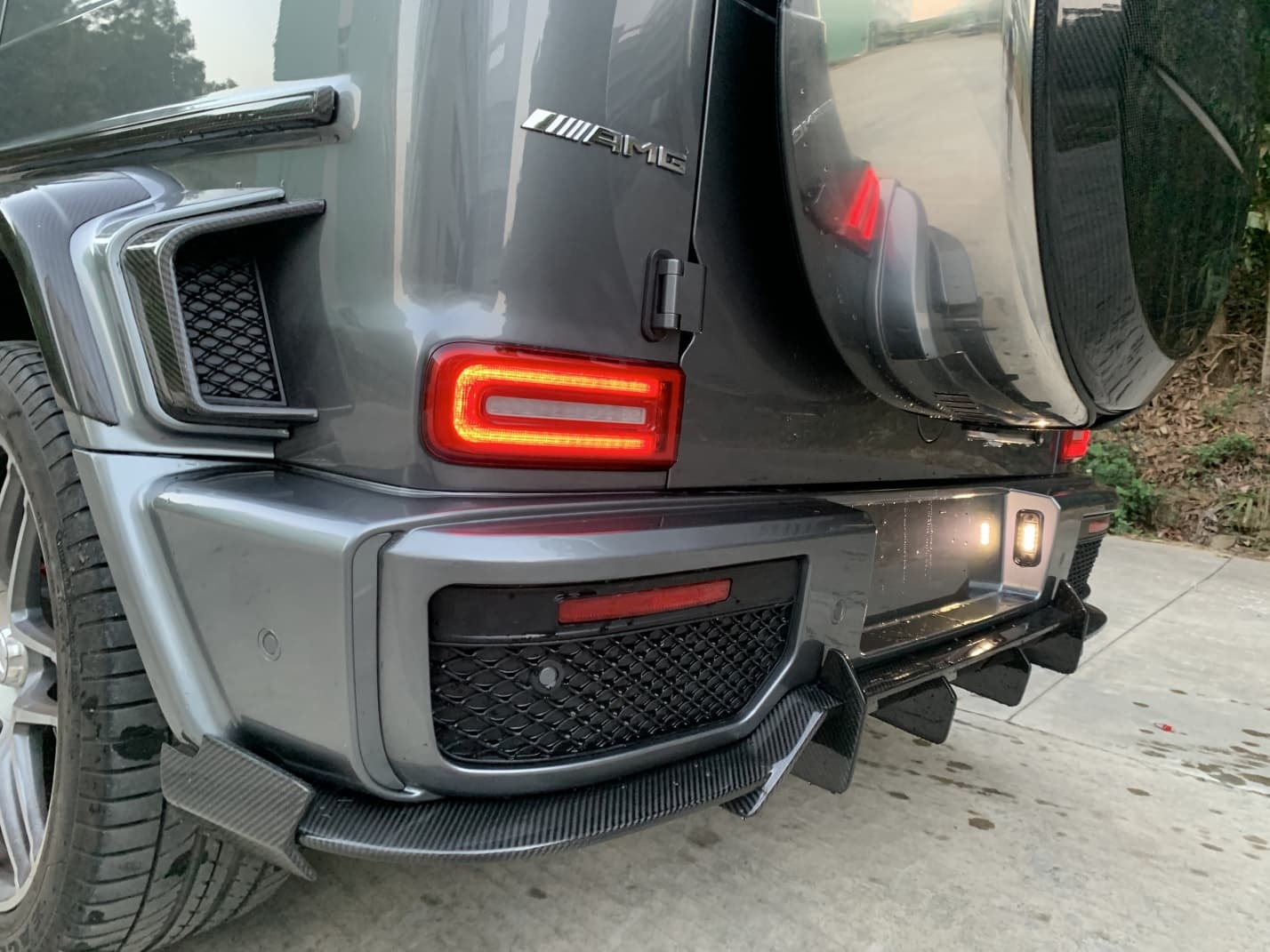 2018-2024 Mercedes-Benz W464 G-Class G350/G500/G63 Upgrade to G900 Rear Diffuser with Corner Trims in Dry Carbon
