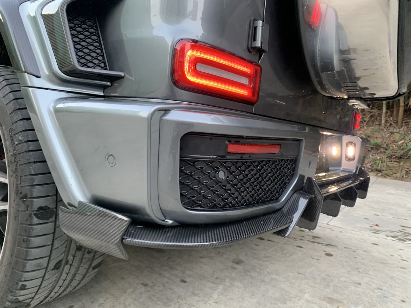 2018-2024 Mercedes-Benz W464 G-Class G350/G500/G63 Upgrade to G900 Rear Diffuser with Corner Trims in Dry Carbon