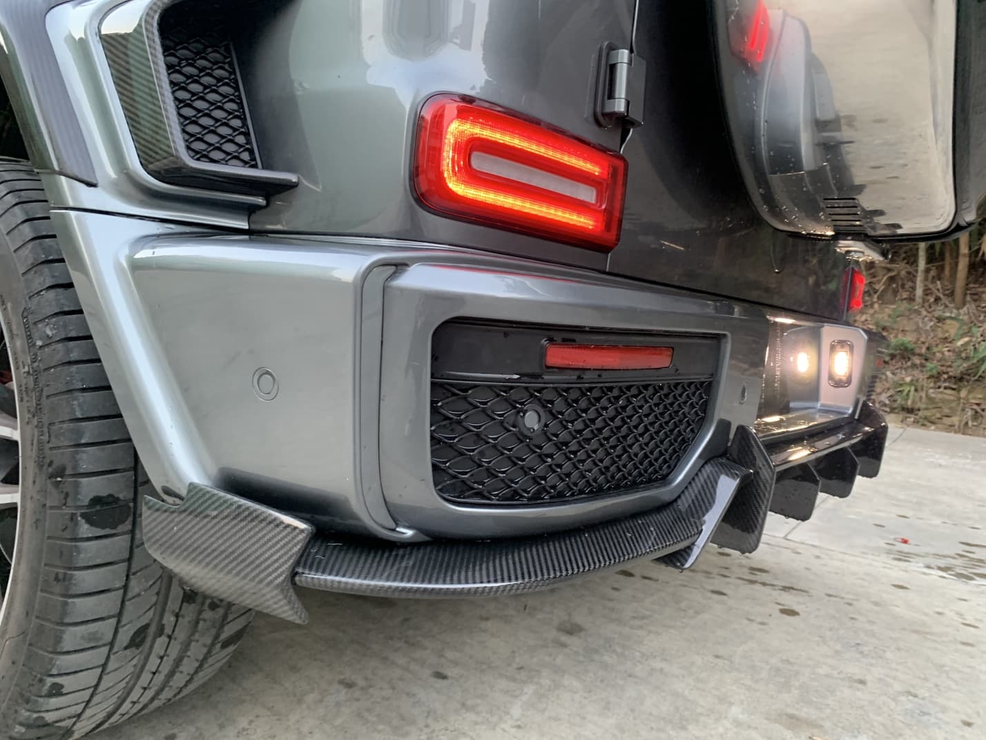 2018-2024 Mercedes-Benz W464 G-Class G350/G500/G63 Upgrade to G900 Rear Diffuser with Corner Trims in Dry Carbon