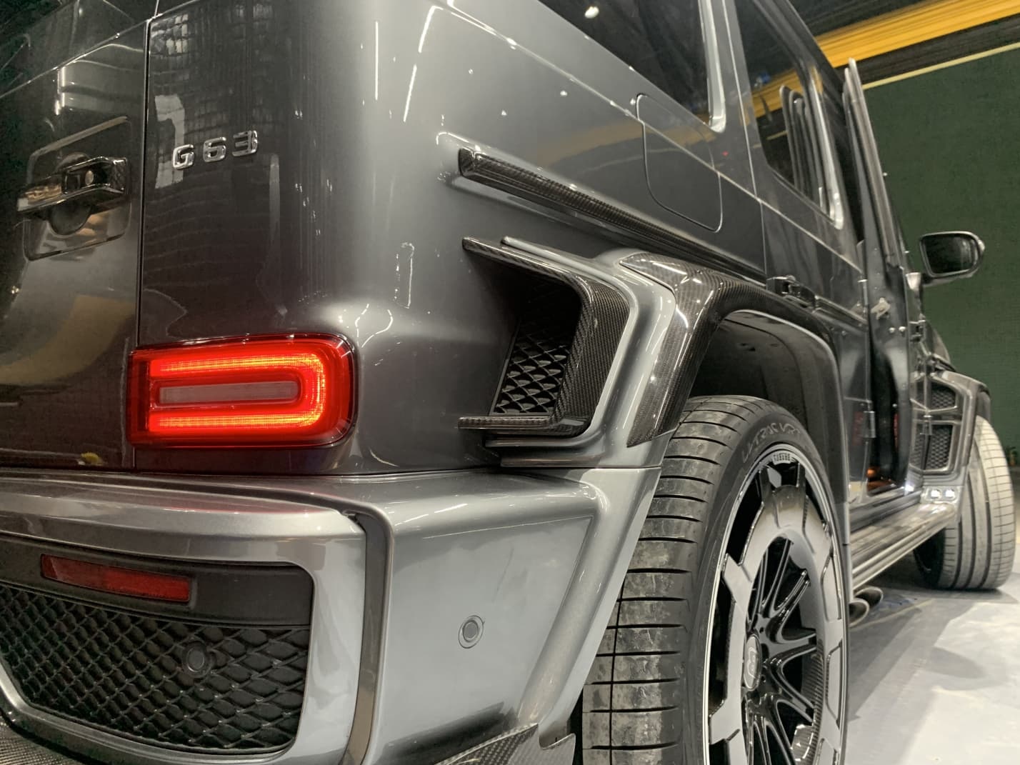 2018-2024 Mercedes-Benz W464 G-Class G350/G500/G63 Upgrade to G900 Rear Fender Extensions | Dry Carbon