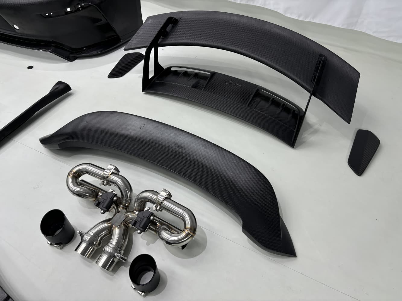 Porsche 992.1 / 992.2 to GT3 Dry Carbon Fiber Upgrade Body Kit – 992.2 GT3 Style Conversion Kit