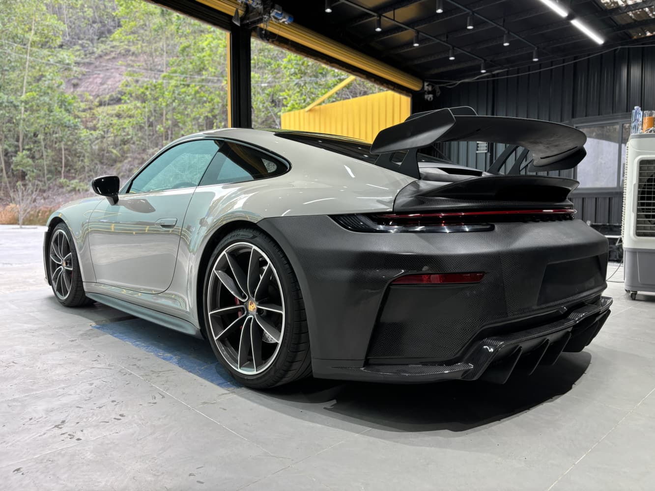 Porsche 992.1/992.2 Rear Bumper Set – Upgrade to 992.2 GT3 Style Dry Carbon Fiber